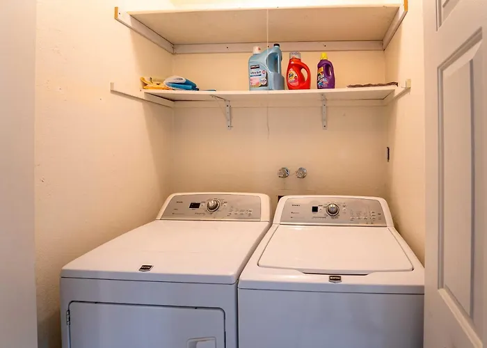 Holiday home 2 Mi To Dtwn: Havasu Oasis W/ Pool *