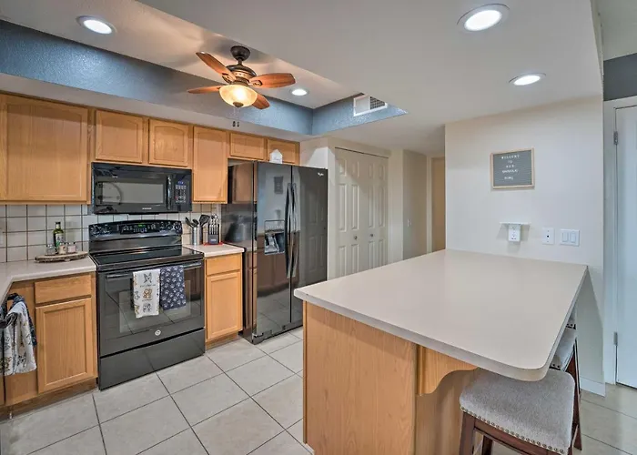 Holiday home 2 Mi To Dtwn: Havasu Oasis W/ Pool *